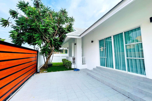 3 bedrooms Pool Villa with large garden, Chaiyaphruek