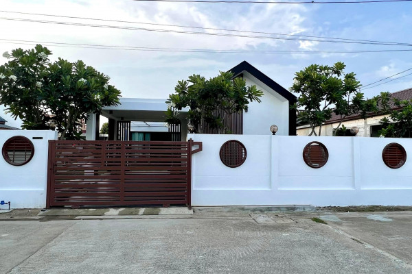 Park Village. Soi Siam Country Club. 2 bedrooms house. Year contract