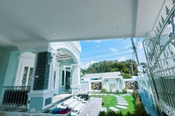 Single style luxury 3 bedrooms mansion house