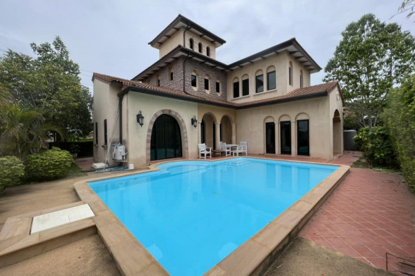 Nusa Chivani. 3 bedrooms Pool House opposite the water park. Year contract